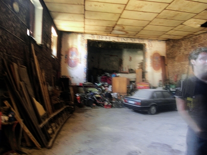 eddie�s gosht in an old cicema