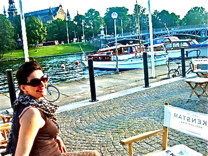 My Wonderful DD, Exchanging Stories in the Sun
