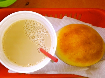 The traditional  coffe and pan de bono !!!