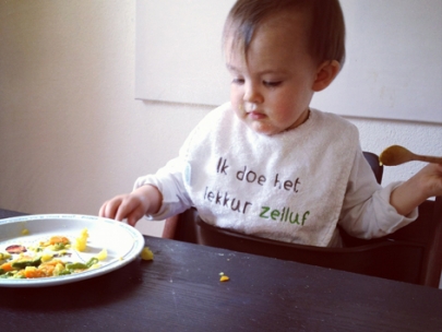 comiendo solito