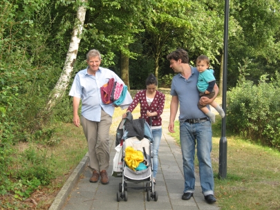 walking to the swimmingpool