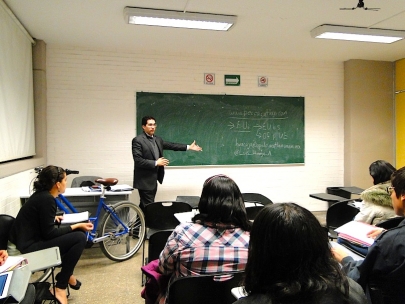 Luis gave a lecture at my UNAM class