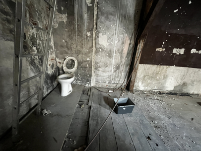 boulevard of broken toilets