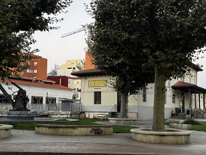 Estaci�n v�a estrecha Le�n 
